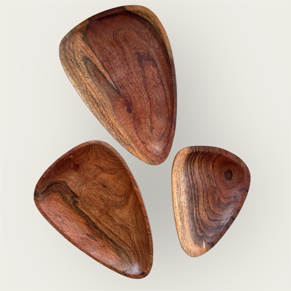 Sembla Set of 3 Wood Petal  triangular nesting Trays like new